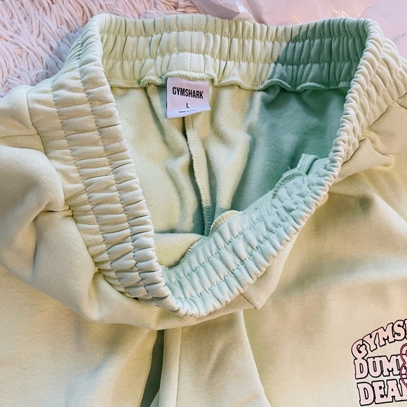 Gymshark dumbbells and deadlifts shorts - Picture 2 of 4